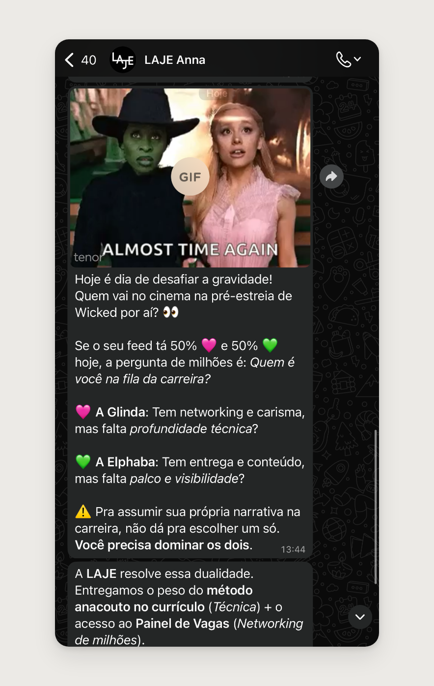 Mensagem de WhatsApp sobre Wicked comparando Glinda e Elphaba na carreira